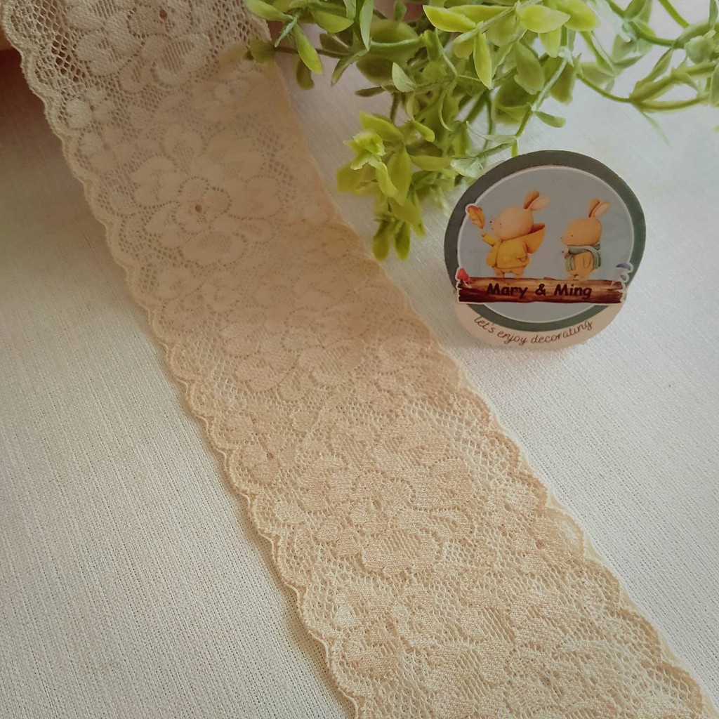ลูกไม้ยืด สี Beige หน้ากว้าง 2.5 นิ้ว ราคา หลาละ 28 บาท / ลูกไม้ ผ้าลูกไม้ ลูกไม้วินเทจ