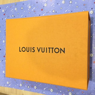 louisvuitton กล่องแบรนด์เนม ของแท้ สนใจทักแชตมาก่อนนะคะ