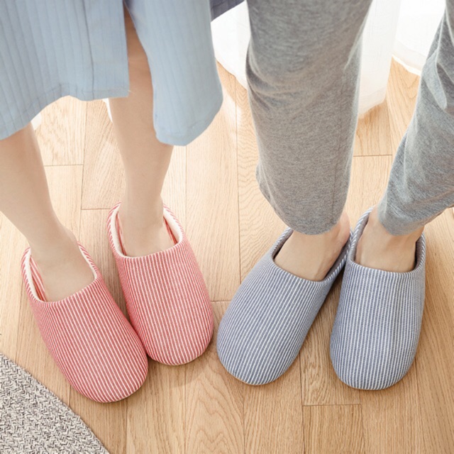 รองเท้าใส่ในบ้าน. รองเท้า slipper