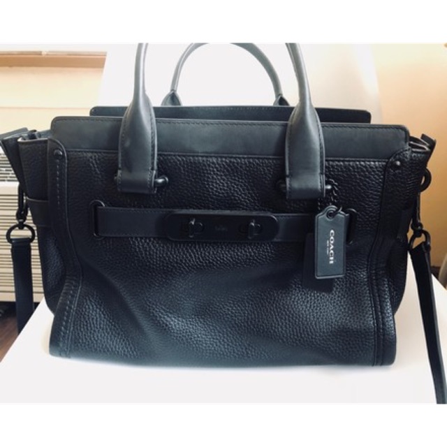 Used Coach swagger carryall สีดำ