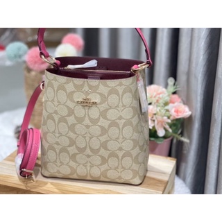 NEW COACH ทรงสวยสีน้ำตาล SMALL TOWN BUCKET BAG IN SIGNATURE CANVAS (COACH 2312)