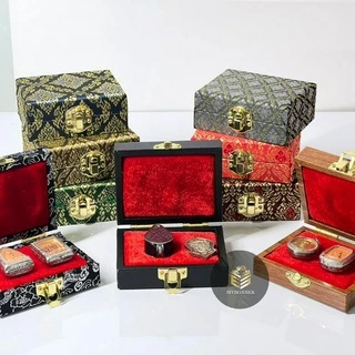 กล่องเก็บพระเครื่องกล่องกันกลิ้งลายไทยขนาด10x8x4cmคละสีลายพรีเมี่ยม