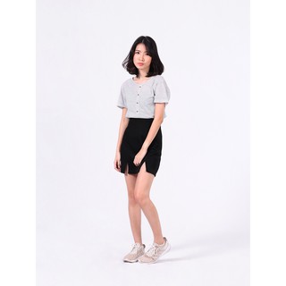 เสื้อครอปแขนสั้นมีกระดุมหน้าสีเทา มี Size S,M,L,XL,2XL รุ่น Adaline Button-front Crop Top รหัสสินค้า D-TOP-032