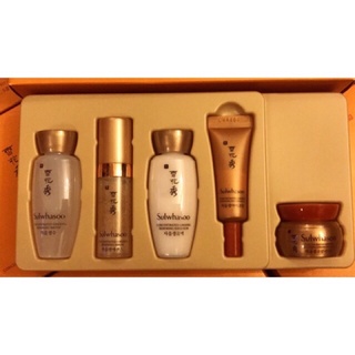 ชุดบำรุงผิวหน้า Sulwhasoo Concentrated Ginseng Renewing Basic Kit 5 Items