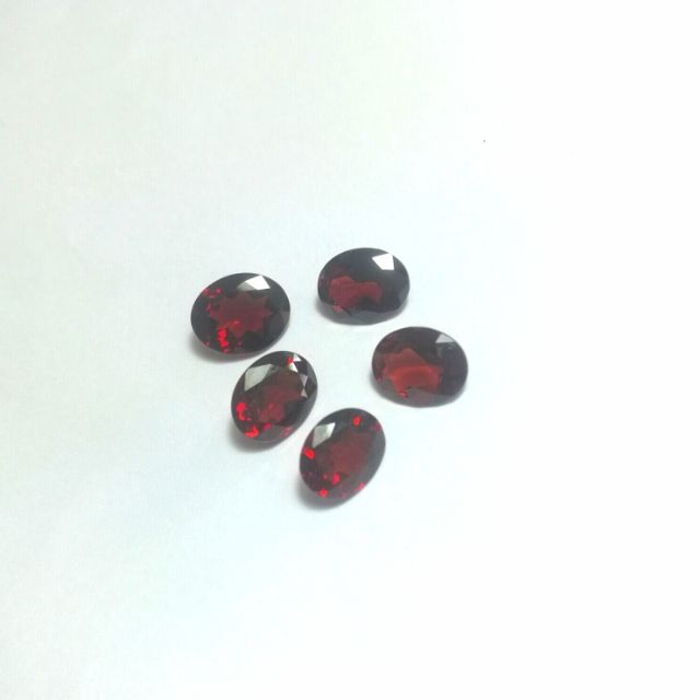 พลอยโกเมน (Garnet)