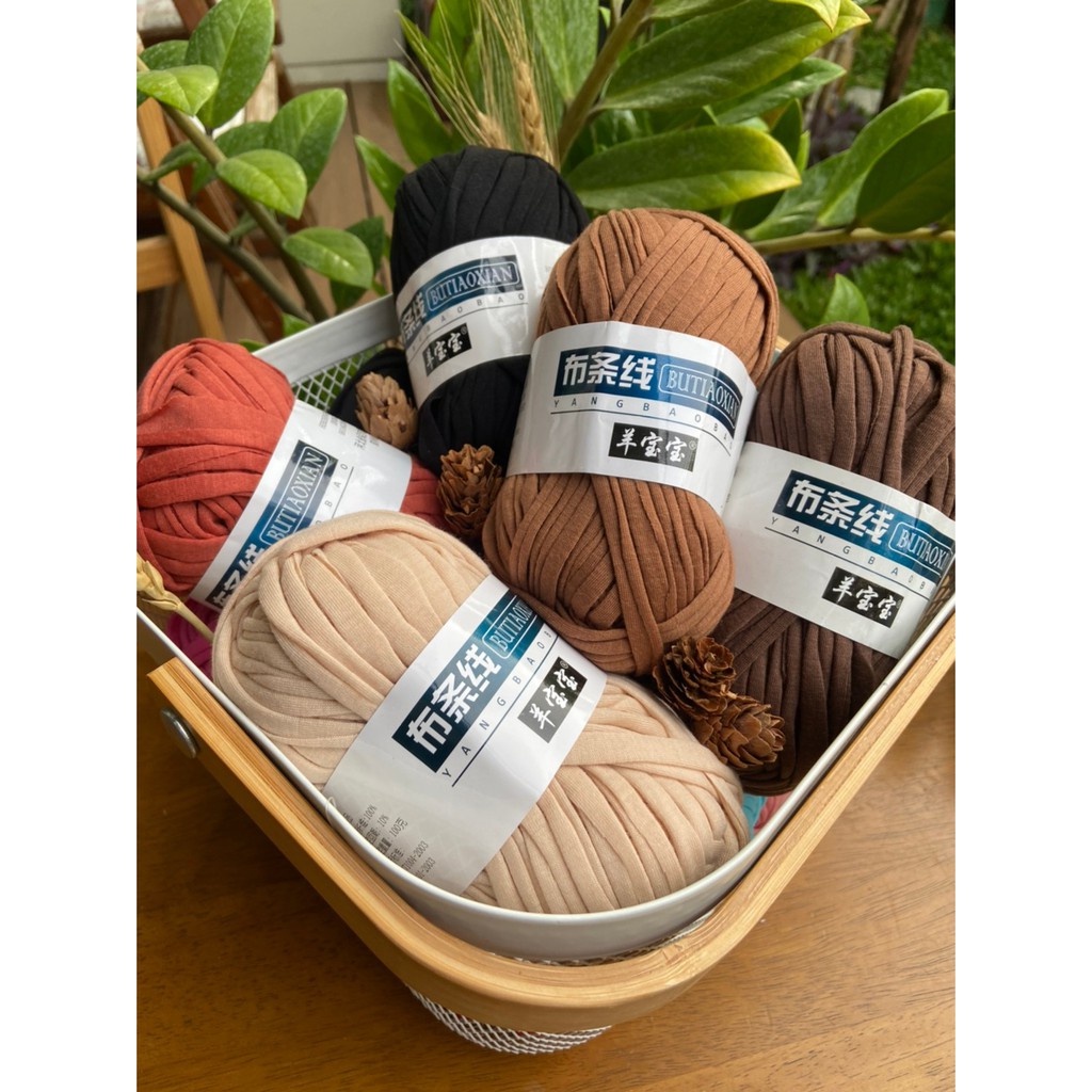 ไหมผ้ายืด T-Shirt Yarn/ ไหมพรมผ้ายืด 100 กรัม โทนสีนํ้าตาล-ดำ – โปรปัง
