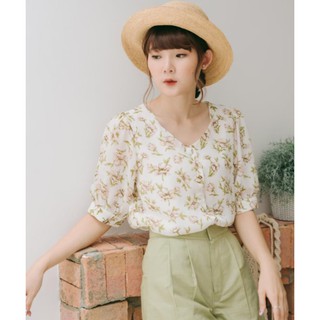 Dahlia Top เสื้อแขนตุ๊กตากระดุมปั๊มสี Floral White จากร้าน Front Nine_มือ 1