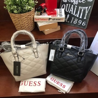 กระเป๋าสะพายoutlet guess