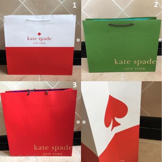 ถุงกระดาษ แบรนด์ KATE SPADE ของแท้ ใบใหญ่มาก พร้อมสายยาว มาจาก shop ทุกใบ