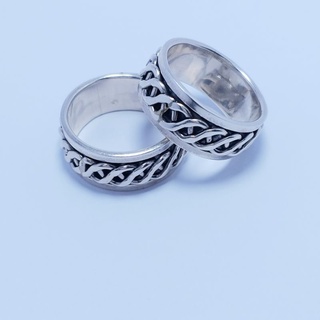 แหวนเงินแท้ไซส์หนาพิเศษหมุนตรงกลางได้ สวยมากครับ งาน sale Stock 690 บาท ไซส์แหวน 58 2 วง 55 1 วง