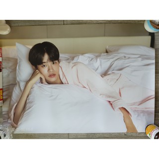 [แท้] โปสเตอร์ อีแดฮวี Lee Daehwi จาก WANNA ONE Summer Pop Up Store Popup Store Poster ชุดคลุมอาบน้ำ บนเตียง