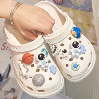 Jibbitz หัวเข็มขัด รูปนักบินอวกาศ 3D สําหรับตกแต่งรองเท้า crocs diy