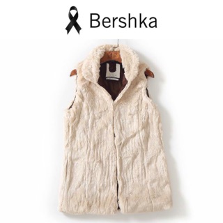 เสื้อกั๊ก กั๊กขนสีครีม แบรนด์ 🤍BERSHKA 🤍ขนนุ่มมากคะ (BX067)