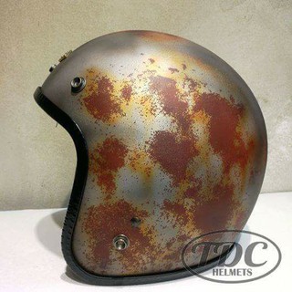 Rusty helmet หมวกกันน็อคลายสนิม