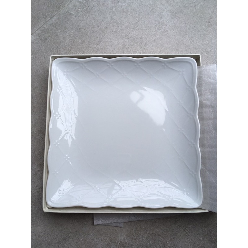 จานสี่เหลี่ยม Mikimoto