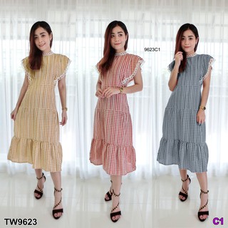 TwinsShopVip💗พร้อมส่ง TW9623 เดรสไหล่ระบายลายสก็อต