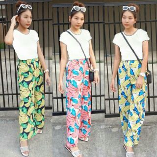 Set 2 ชิ้น เสื้อยืดสีขาว พร้อมกับกางเกงขาตรง ลายกล้วย