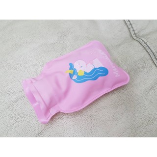 กระเป๋าใส่น้ำร้อน กระเป๋าน้ำร้อน HOT WATER BAG 200 ML บรรจุน้ำร้อน สำหรับประคบร้อน 80 -100 องศา หรือน้ำเย็นจัด 0 องศา ปร