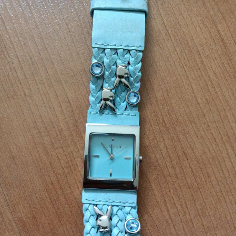 นาฬิกาแบรนด์เนม playboy หน้าปัดสีฟ้าตัวเรือนสีเงิน สายหนังสีฟ้าของแท้มือสองสภาพสวย