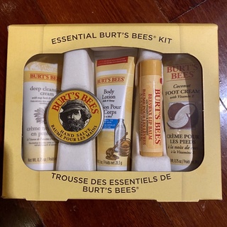 ส่งฟรีค่ะ Essential Burts Bees Kit