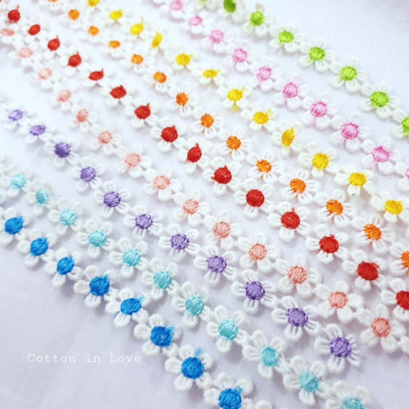 ลูกไม้ดอกเดซี่ ขนาดดอก1.5ซม. มี 10สี ราคาต่อ1หลา