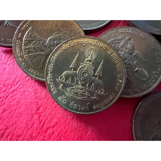 เหรียญ 50 สตางค์ 50 ปี กาญจนาภิเษก รัชกาลที่ 9 ปี 2539 ไม่ผ่านใช้ สีทองเข้มๆ(ราคาต่อ 1 เหรียญ พร้อมใส่ตลับ)