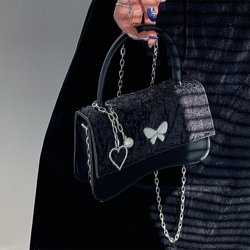 พร้อมส่งจากไทย Brenna Flap bag 116 กระเป๋าสะพายข้าง Crossbody และกระเป๋าถือ (มีจี้หัวใจแถมให้กับกระเป๋า)