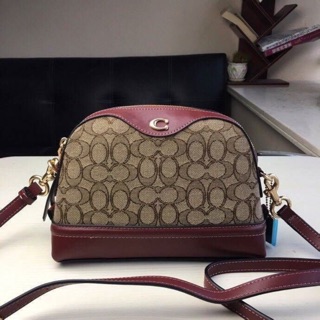 Brand : Coach IVIE CROSSBODY IN SIGNATURE JACQUARD