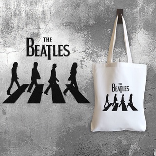 กระเป๋าผ้าแคนวาส สไตล์ที่ 2 สกรีนลายสไตล์พ่นสีสเปร์ย แนว Street Art ลาย Abbey-Road-The-Beatles