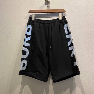 BURBERRY REFLECTIVE LOGO PRINT SHORTS กางเกงขาสั้นเอวยางยืด ผูกเชือก แบรนด์เบอเบอรี่ ตัวหนังสือแรงแสงในที่มืด