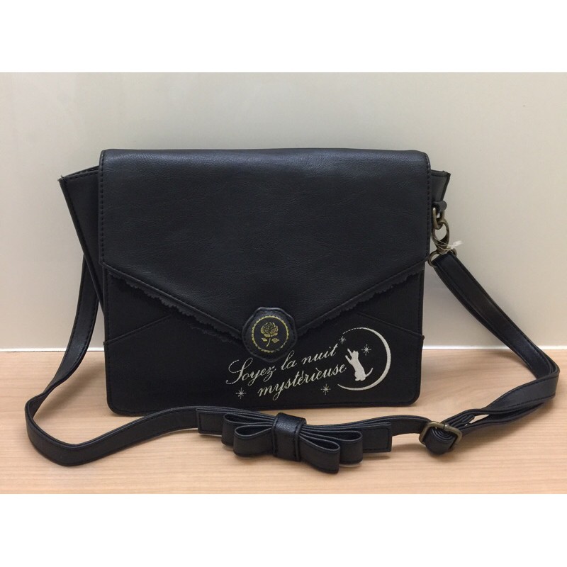 ⏰ 𝟏𝟗/𝟑/𝟐𝟎𝟐𝟏 ⏰ กระเป๋าสะพาย Axes Femme