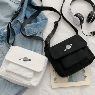 🔴((พร้อมส่ง))🔴กระเป๋าสะพาย  กระเป๋าผ้าแคนวาส กระเป๋าMessenger 2สี สีขาว สีดำ  กระเป๋าสะพายข้าง วินเทจ แฟชั่น