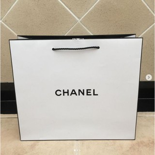 ถุงกระดาษ ถุง แบรนด์ CHANEL ของแท้ แน่นอน ใบใหญ่ มาจาก shop ถุงชาแนล ของส่วนตัว ถุงสีขาว พร้อมลาย ถุงเครื่องสำอาง