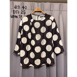เสื้อแขน5ส่วน ลสยจุด ผ้าชีฟอง ลื่น ใส่สบายมาก มี3สี ดำ ขาว กรม สวยมากค่ะ ราคาเต็ม250 ❗️saleเหลือ79บาท❗️