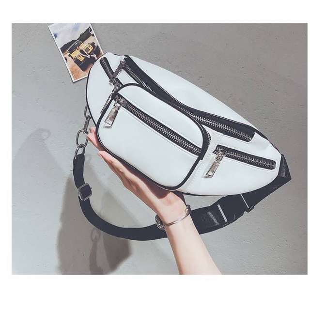 พร้อมส่ง รุ่นใหม่!!!Alexander Wang bag กระเป๋าคาดอกสีขาว รุ่นใหม่ สวยมากกกกกก 🖤