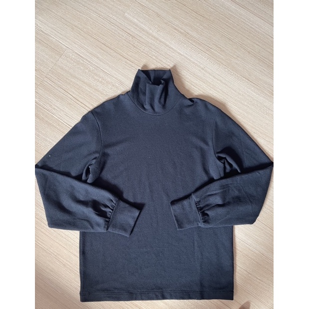 เสื้อแขนยาว Uniqlo สีดำ