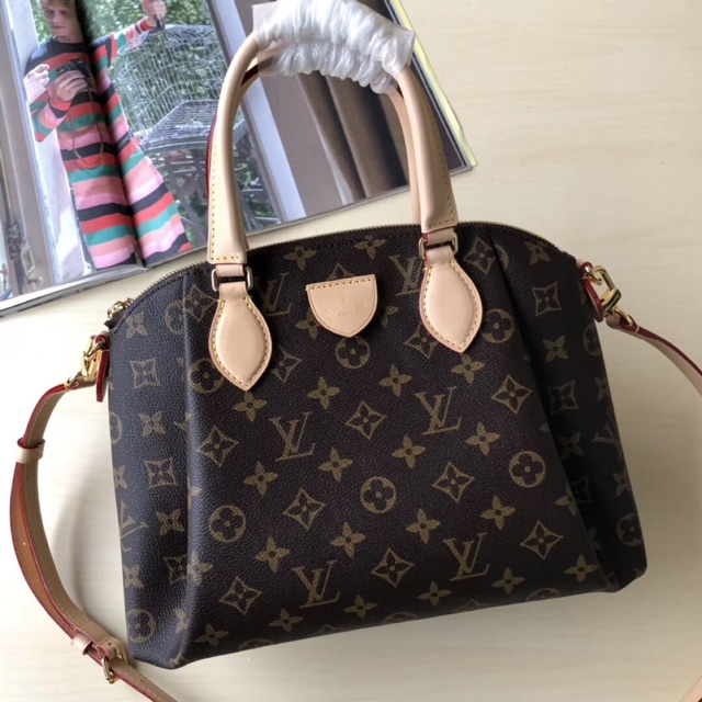 กระเป๋าlouis งานVip or Pk กลิ่นน้ำหนักเทียบเเท้ หนังเเท้%