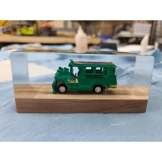 น้ำยาเรซิ่น Epoxy สูตรไม่ฉุน เคลือบใส หล่อใส เทได้ในตัวเดียวกัน 1.5kg (จิวเวอรี่ เคสโทรศัพท์ เทพื้นโต๊ะ) ส่งฟรี