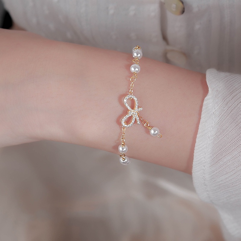 เครื่องประดับ สร้อยข้อมือ ประดับโบว์คริสตัล และไข่มุกเทียม ชุบไฟฟ้า เข้ากับทุกการแต่งกาย สําหรับแฟนสาว