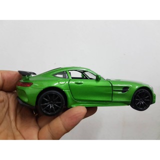 โมเดลรถยนต์ BENZ AMG GTR   ทำจากเหล็ก สัดส่วน 1:32 ประตู ฝากระโปรง เปิดปิดได้เหมือนจริง สีเขียว