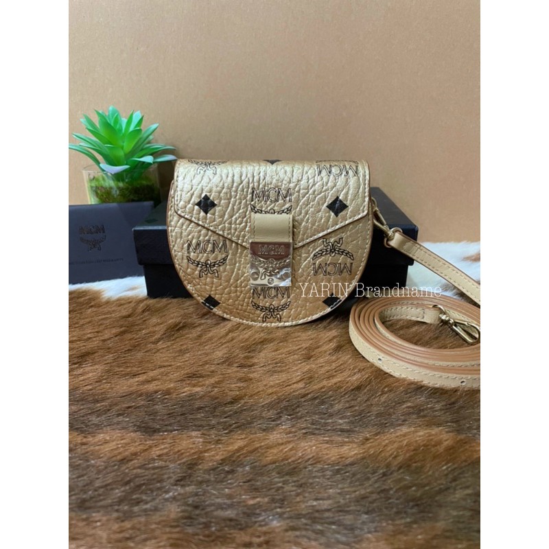 New Patricia Round Crossbody Wallet in Visetos Berlin Gold Shopee