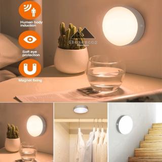 LED PIR Motion Sensor ไฟกลางคืนอัตโนมัติเปิด / ปิดห้องนอนบันได USB โคมไฟติดผนังแบบชาร์จไฟได้