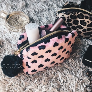 Makeup bag กระเป๋าเครื่องสำอางหางปุย