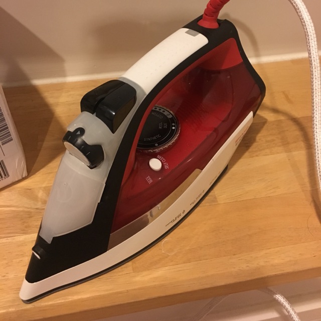 เตารีดไอน้ำSharp EI-S202