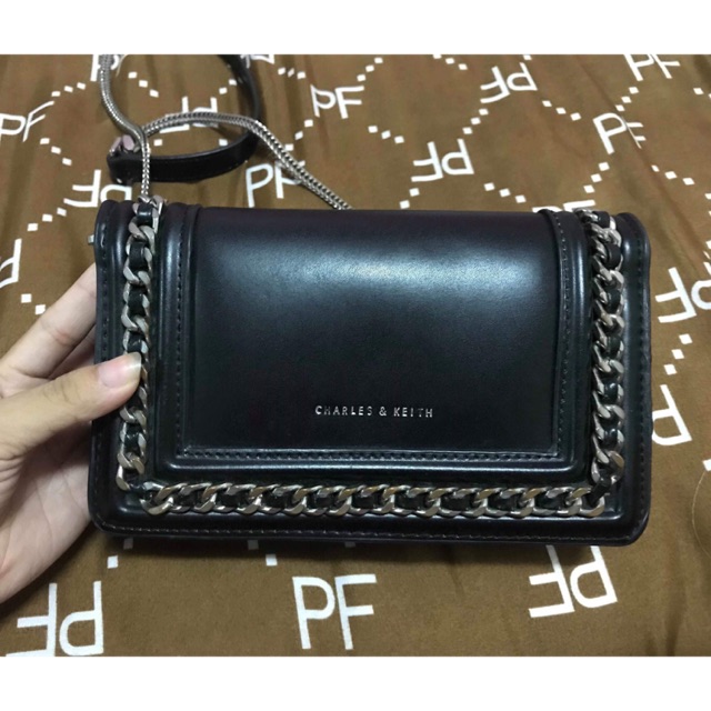 กระเป๋า charles&keith หน้าโซ่อะไหล่เงิน มือสอง สภาพ95%