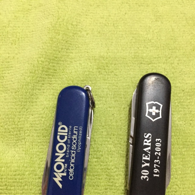 มีดพับ victorinox sd classicมือสอง1คู่ น้ำเงิน ดำ