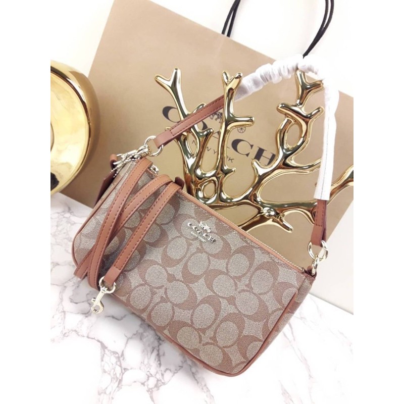 COACH  F58321 MESSICO TOP HANDLE POUCH IN SIGNATURE 🔻SIZE : 8 3/4 " (L) x 5 "(H) x 3 1/4" (W) 🔻COLOR