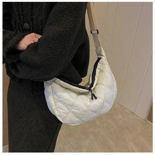 (w211)กระเป๋าสะพายข้าง ลายตารางนวมใบใหญ่ สายหนา ทน vgetbag