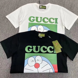 เสื้อยืดสีขาว เสื้อตราหานคู่ GUCCI "Doraemon" print T-shirtเสื้อยืดผ้าฝ้ายแขนสั้นเสื้อยืดอินเทรนด์