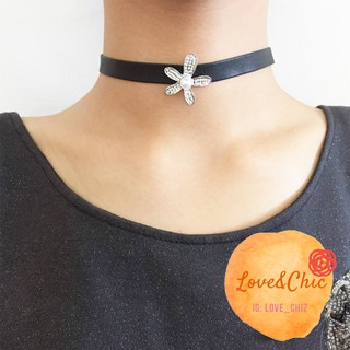 Choker สร้อยโชคเกอร์สายหนังสีดำ จี้รูปดอกไม้ Flower Crystal Choker Black Faux Leather